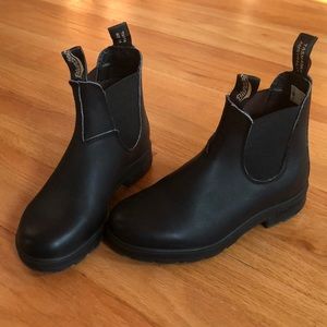 Blundstone Sz. 3 1/2 (6.5 - 7 US) leather boots.